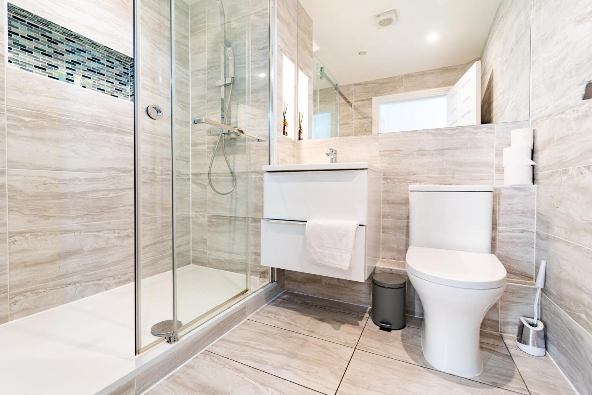Bright And Spacious Flat With Free Parking London Exterior foto