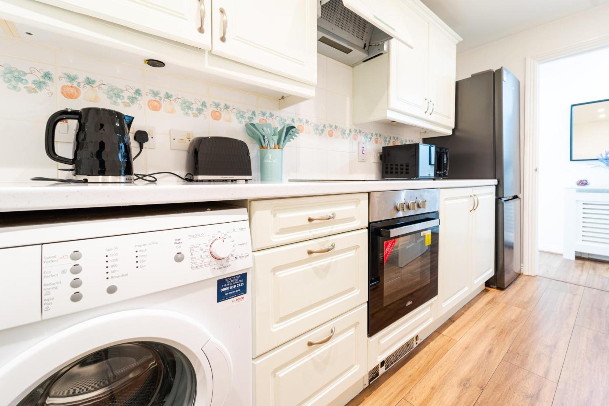 Bright And Spacious Flat With Free Parking London Exterior foto